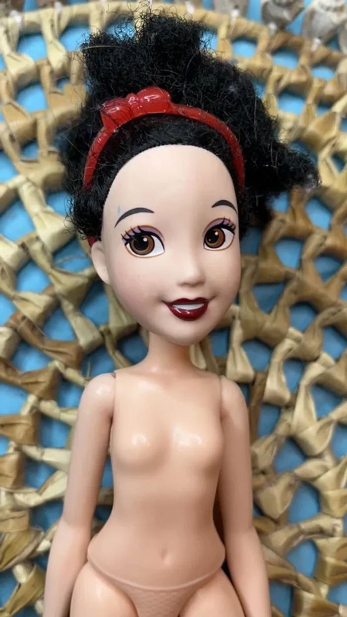 Barbie Princesse " Blanche neige " - photo numéro 2