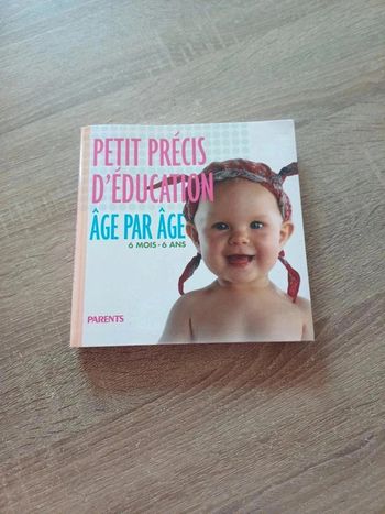 Livre " petit précis d'éducation " âgé par âge