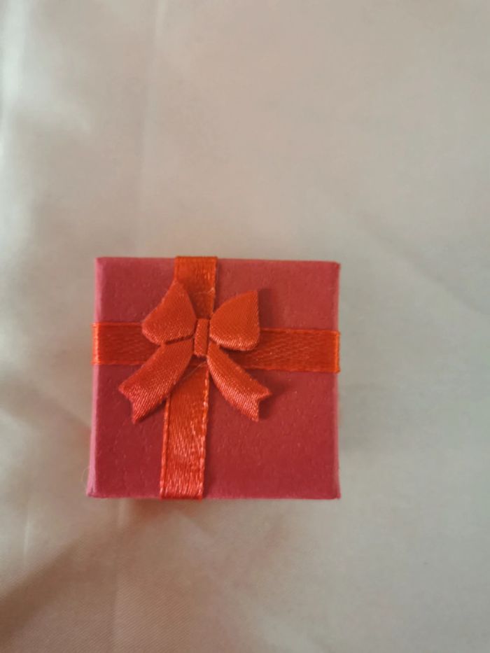 Boucles d'oreilles. Argentées. Zirconium. - photo numéro 4