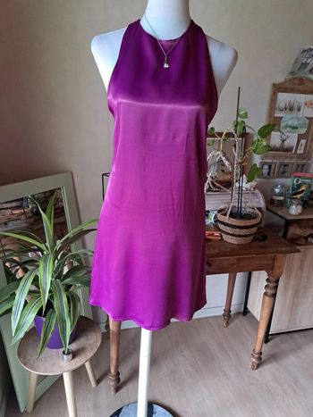 Robe satinée bijou