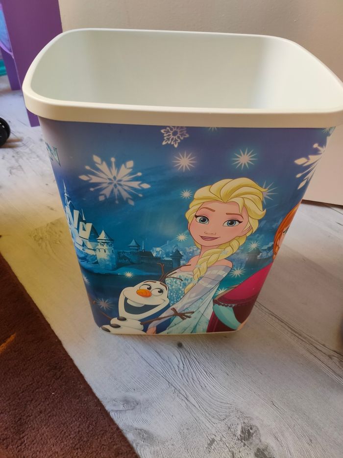Caisse ou poubelle reine des neiges