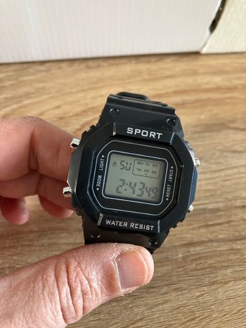 montre sport top tendance neuve jamais servi avec notice 