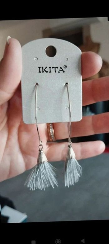 Boucles d'oreilles  pompons  gris  ikita