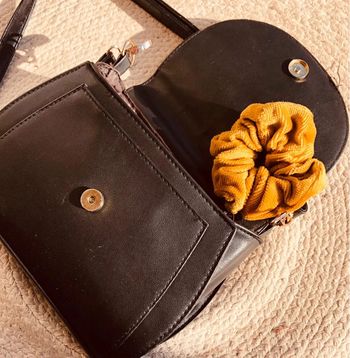 Scrunchie velours moutarde