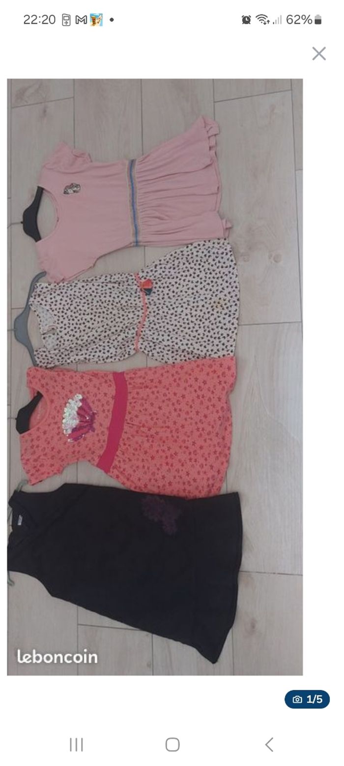 Lot 4 robes