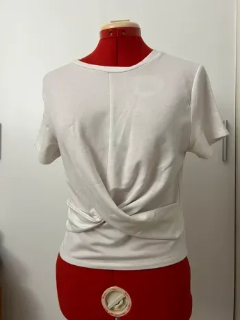 T-shirt court drapé croisé blanc Ardene