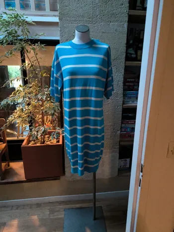 Robe à manches courtes rayures blanches et bleu clair esprit taille L