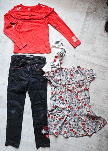 Lot vêtements 8 ans même thème