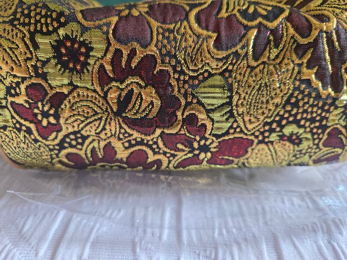 Sac à main aux broderies bordeaux et dorées - photo numéro 4
