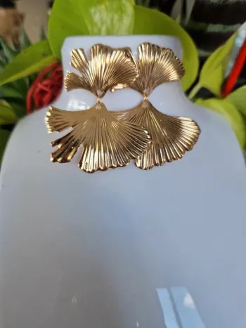 Boucles d'oreilles fantaisies dorées feuilles