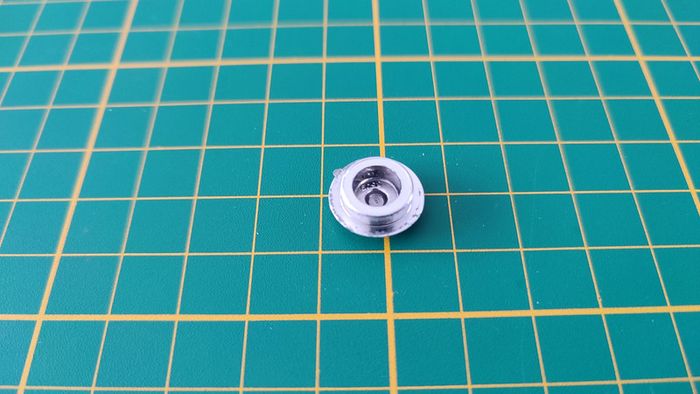 Enjoliveur jante pièce détachée miniature Porsche 356 B 1961 Burago BBurago 1/18 1/18e 1/18ème #B42 - photo numéro 2