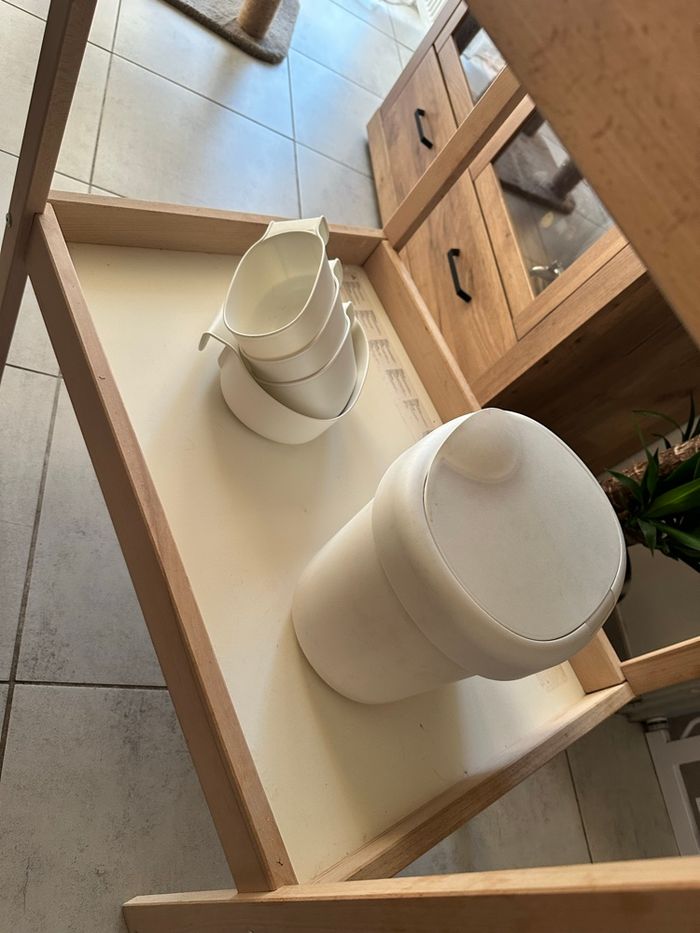 Table à langer IKEA et ses accessoires - photo numéro 2