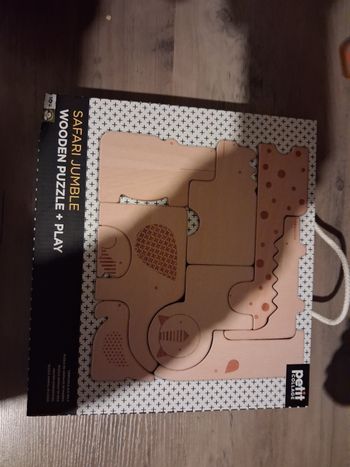 Magnifique puzzle and play safari jumble en bois petit collage