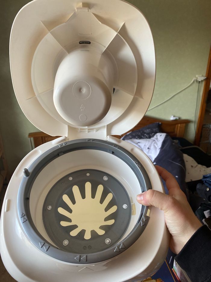 Poubelle a couche  Sangenic tommee tipee et son socle - photo numéro 2