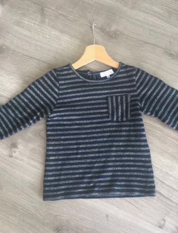 Jolie haut manche longue Galeries Lafayette 6 ans en excellent état rayé  bleu marine et brillant
