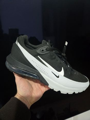 Nike air max pulse enfant taille 38,5 neuves