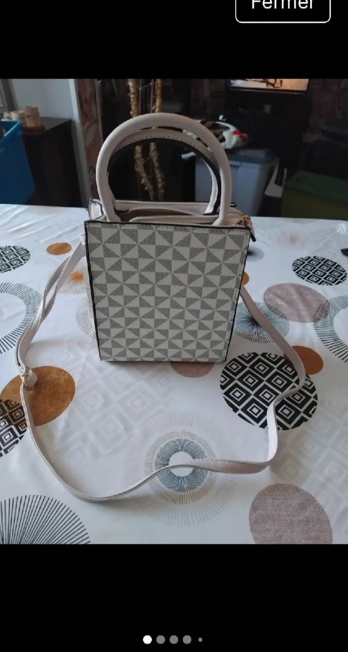 Sac a main avec étiquette neuf