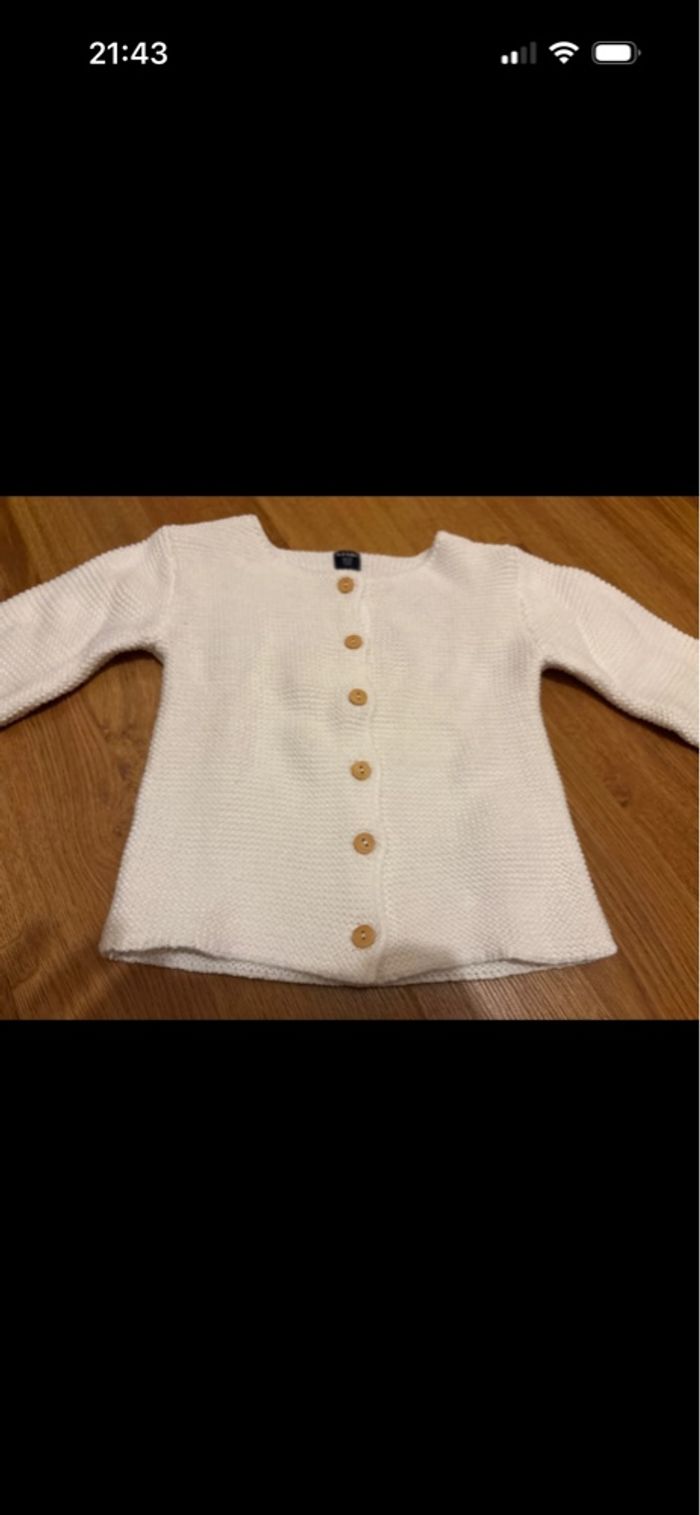 Joli gilet à bouton chaud blanc fille kiabi 24 mois neuf - photo numéro 2