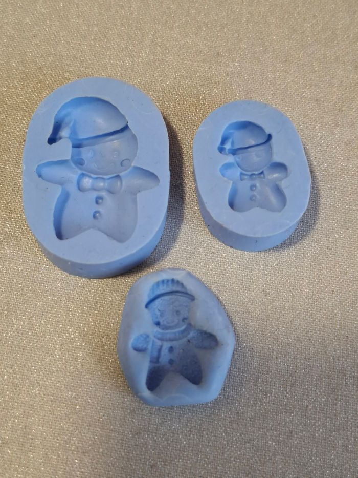 Joli lot 4 moules silicone bonhommes en pain d'épices neuf - photo numéro 5