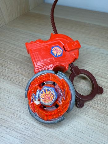 Toupie beyblade métal fusion capricorn