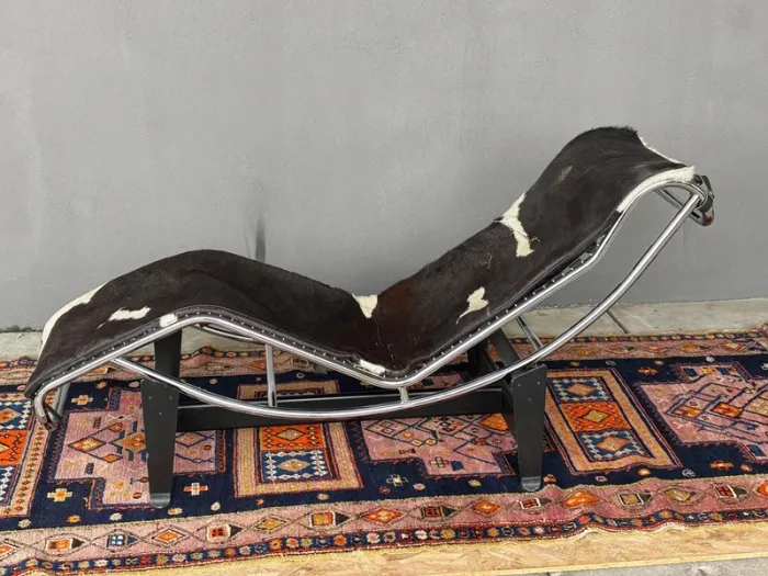 Chaise Longue vintage en cuir de vache – design iconique moderniste - photo numéro 3