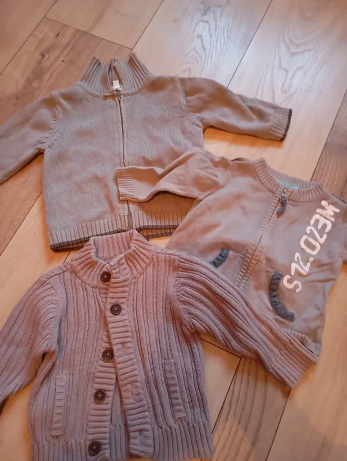 Lot vestes taille 6 mois - photo numéro 2