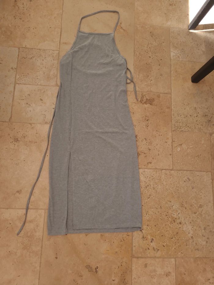 Robe fendue dos nu