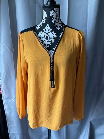 Blouse jaune moutarde haut dos dentelle noire neuve TU (n°27)