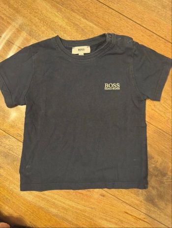 TEE shirt manches courtes Hugo boss taille 18 mois  tbe
