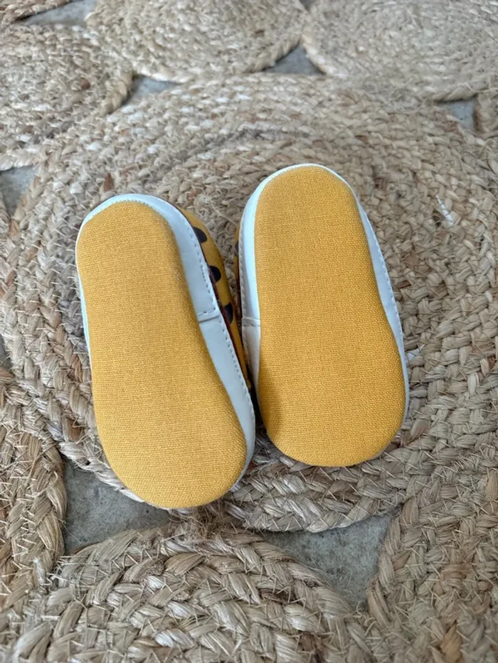 Chaussures bébé 3/6 mois - photo numéro 4