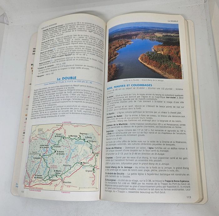 "Guide de tourisme. Michelin. Périgord Quercy".
250 pages.
ISBN : 2.06.034704.3 - photo numéro 4
