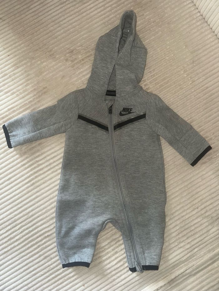 Combinaison grise Nike