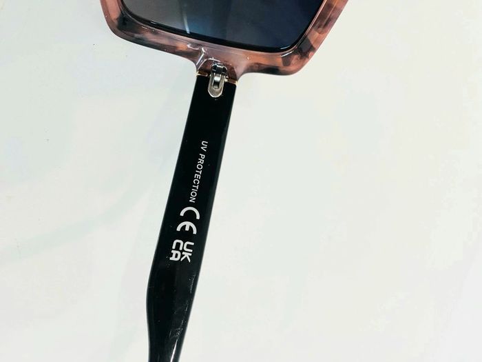 Lunette de soleil femme Polarisée carrée façade marron léopard bras noirs UV protection catégorie 3 - photo numéro 4