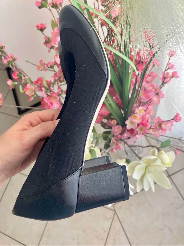 Escarpins à talons noirs Salvatore Ferragamo - photo numéro 7