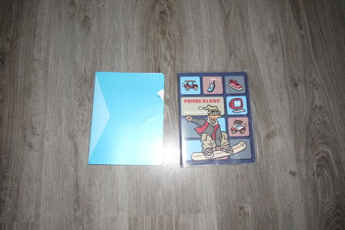 LOT DE 2 PETITS CAHIERS - FORMAT 17 x 22 CM - NEUF - n°27