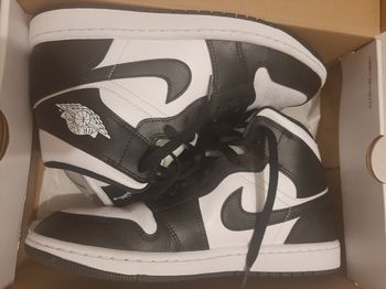 Jordan mid 1 pointure 41