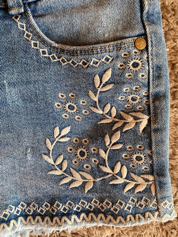 Short en jean brodé fleurs Clockhouse - photo numéro 3