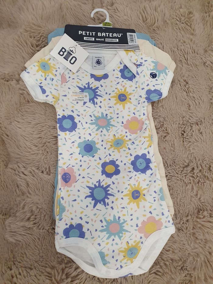 Lot de 3 bodies 18mois manches courtes Petit bateau - photo numéro 1