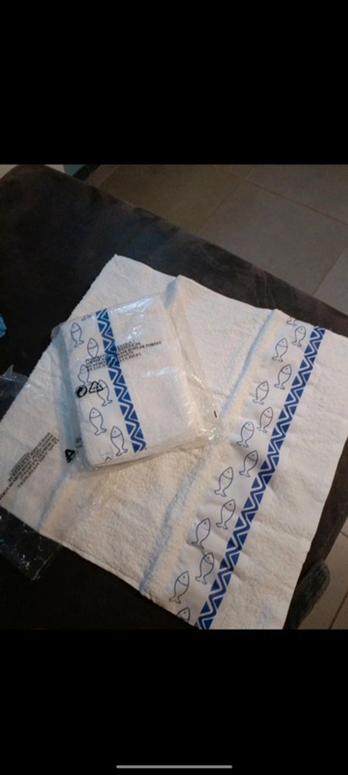 Lot serviettes blanches poissons LR