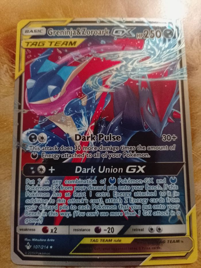 Titre : Greninja & Zoroark GX – Team Up 107/214 – Ultra Rare TAG TEAM – Near Mint