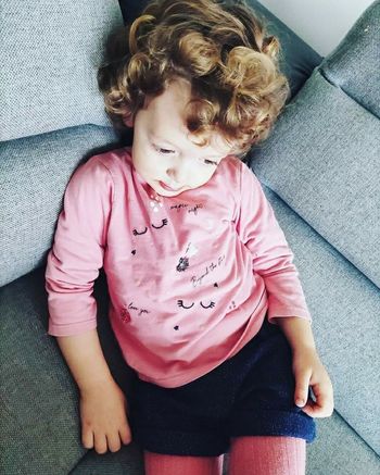 23 24 mois 2 ans ensemble Teeshirt Kiabi et short gemo ( sans le collant)