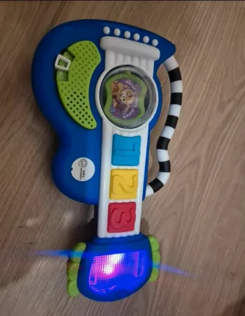 Guitare musicale bébé