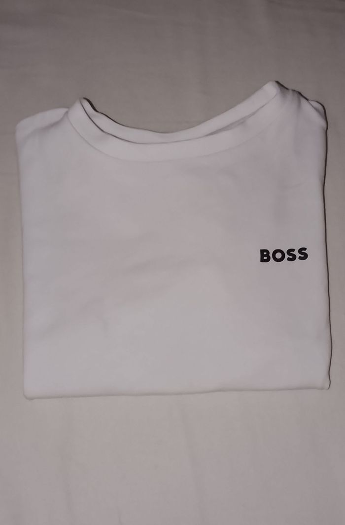 Tee shirt manches courtes boss blanc taile 4 ans - photo numéro 2