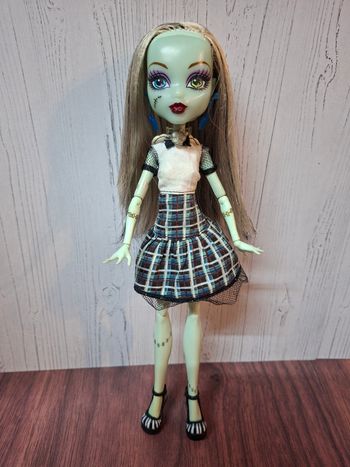 Monster high  - frankie stein électrique fonctionne parfaitement