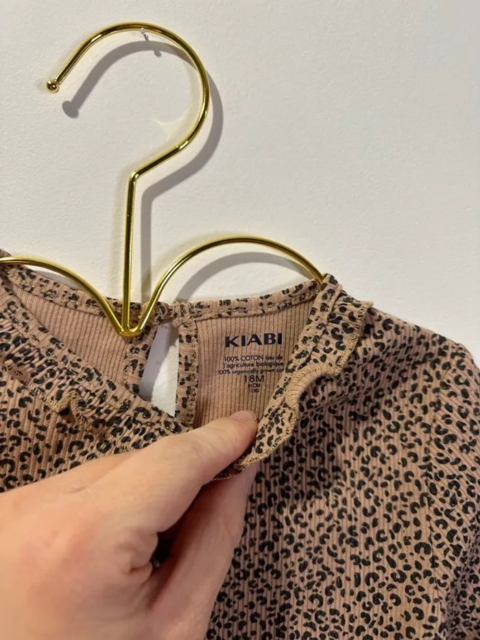 Tee shirt manches longues côtelé leopard kiabi 18 mois - photo numéro 2