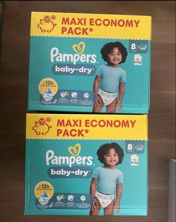 2 cartons couchés Pampers taille 8