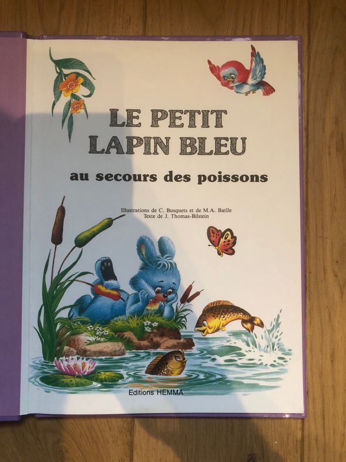 Le petit lapin bleu au se pues des poissons - photo numéro 2