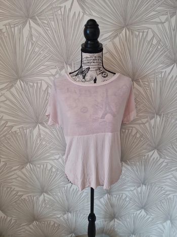 Joli haut Made in Italy avec fleurs brodées au dos taille unique