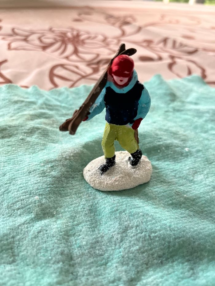 Village de Noël figurines ski - photo numéro 3