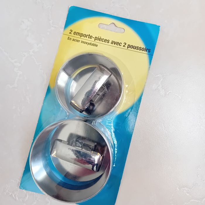 Emporte pièces avec poussoirs - photo numéro 3